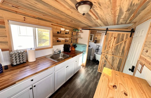 Ruch Apartment | Enchanting Getaway: Farmhouse and Tiny House Duo