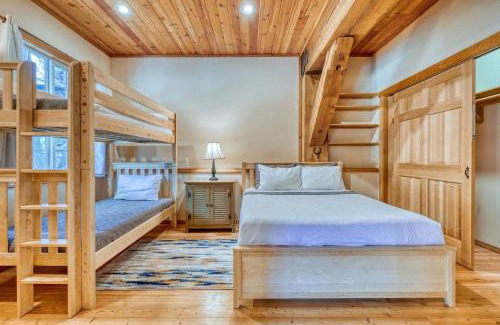 Anacortes House | Enchanting Rustic Cabin Retreat near Whistle Lake in Washington