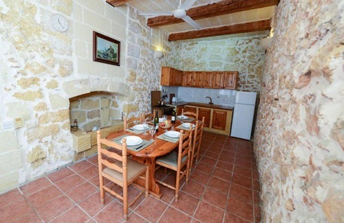 Xaghra House | Enchanting Rustic Farmhouse With Swimming Pool