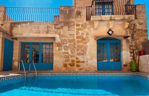 Xaghra House | Enchanting Rustic Farmhouse With Swimming Pool
