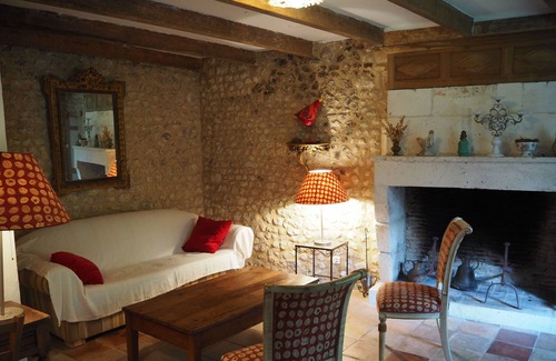 Palluaud House | Enchanting setting, large swimming pool and spa. King size beds