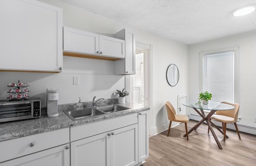 Battle Creek Apartment | Enchanting Studio Apartment - Walk to Downtown - Laundry Area Included
