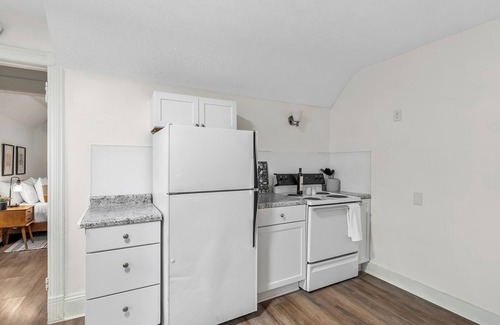 Battle Creek Apartment | Enchanting Studio Apartment - Walk to Downtown - Laundry Area Included