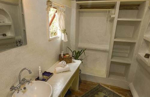 Langata House | Enchanting Tree Hut Near Giraffe & Elephant Centre