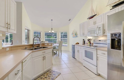 Central Naples Villa | Enchanting Villa with Private Pool, Bicycles, and Full Amenities; 7-day discount