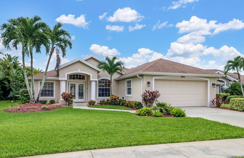 Central Naples Villa | Enchanting Villa with Private Pool, Bicycles, and Full Amenities; 7-day discount