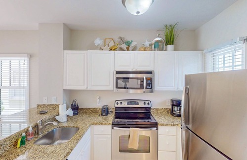 Marathon House | Enchanting waterfront townhouse with balcony, plunge pool, & washer/dryer