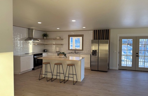 Willow House | Enchanting whole home on Nancy lake with WiFi in Willow Alaska!