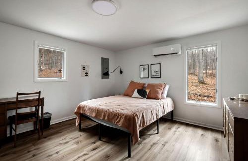Berkeley Springs House | Enchanting Woodland Cabin Retreat near Cacapon River in West Virginia