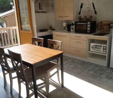 Aigueblanche Apartment | Enclos savoyard Appartement meublé 1chambre 1 canapé lits 3personnes