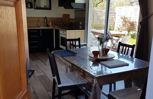 Saint-Lunaire Apartment | enclosed garden, close to beaches and seaside hikes.