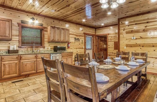 Gatlinburg - Pigeon Forge Cabin | End of Summer Special! LoCaTiOn! Pool! Hot Tub!