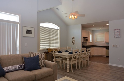 Rehoboth Beach Condo | End Top Unit 3BR Condo w/Elevator Sleeps 6 Quick Bike to Downtown