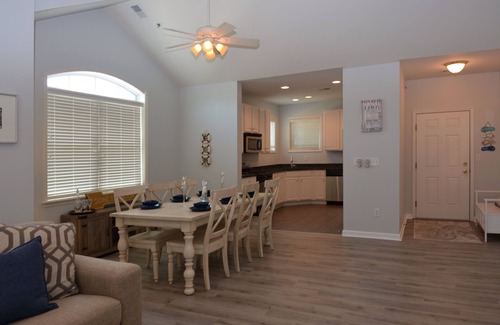 Rehoboth Beach Condo | End Top Unit 3BR Condo w/Elevator Sleeps 6 Quick Bike to Downtown