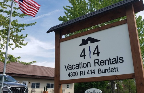 Burdett Apartment | End-unit apartment with spacious lawn