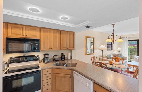 Park Shore Condo | End Unit -First Floor and Close to The Lobby!