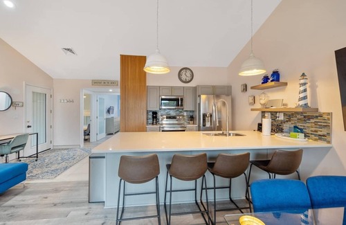 Bethany Beach Condo | End-unit Lakefront 2BR, 2BA renovated