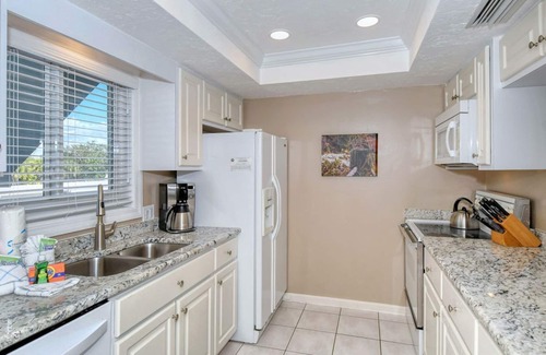Siesta Key Condo | end unit=Newly renovated 2b/2b condo with a wonderful view of Siesta Key Beach