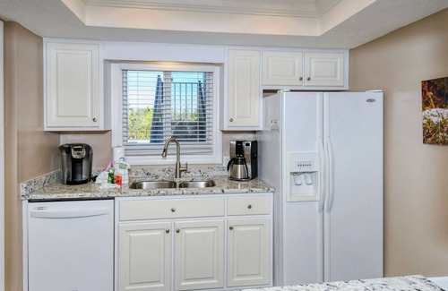 Siesta Key Condo | end unit=Newly renovated 2b/2b condo with a wonderful view of Siesta Key Beach