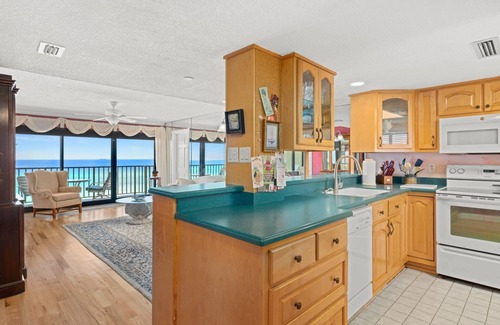 Lower Grand Lagoon Condo | End Unit w/Large Balcony, Gulf View - Couples Retreat, 5th FL, FREE WiFi, Resort w/Pool & Chairs