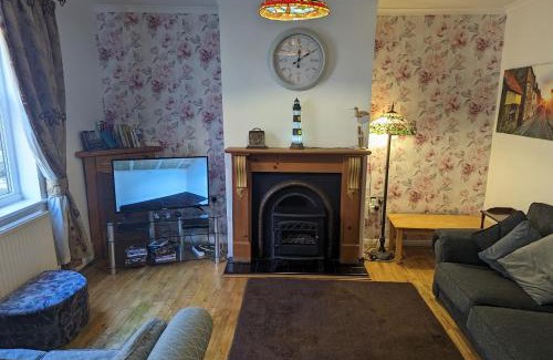 Whitby House | Endeavour Cottage Whitby sleeps 6