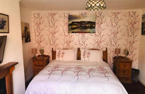 Whitby House | Endeavour Cottage Whitby sleeps 6