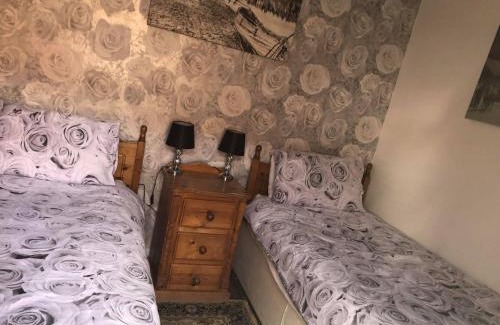 Whitby House | Endeavour Cottage Whitby sleeps 6