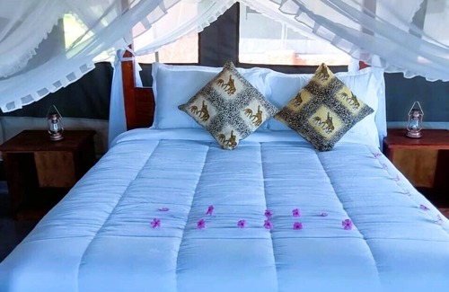 Ololaimutiek Resort | Endeem Mara Resort