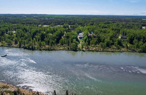 Soldotna Condo | Endicott unit 2 · Riverfront Kenai River home-Sockeye Suite