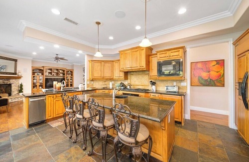 Murrieta House | Endless Amenities at The Estate at Oak Hollow