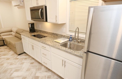 Singers Glen Cottage | Endless Caverns Pet-Friendly Deluxe Cabin - A Better Base Camp at Endless Caverns Resort