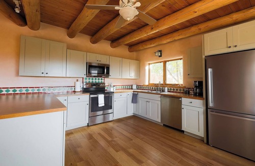 El Prado House | Endless Sage/Stunning Views/Spa/Records