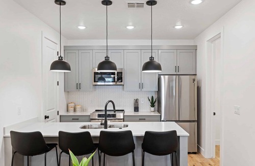 St. George Condo | Endless Summer at the Shores: Desert Color Lagoon + Beaches