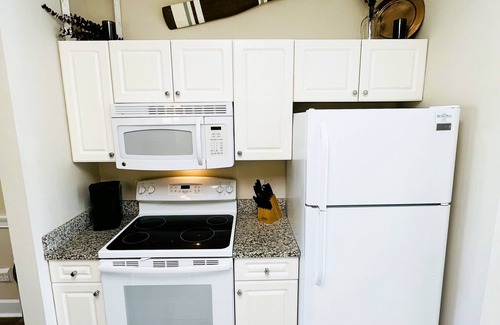 Central Myrtle Beach Condo | Endless Summer Cozy Condo at Magnolia Place - Golf Course Views!