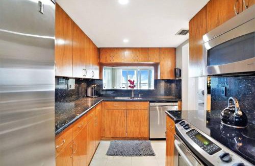 Downtown Miami Apartment | Endless Summer! Incredible Water Views