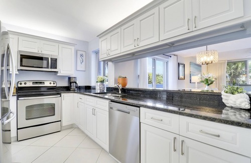 Jupiter Bay House | Endless Summer,Jupiter Walk to Beach & Restaurants!