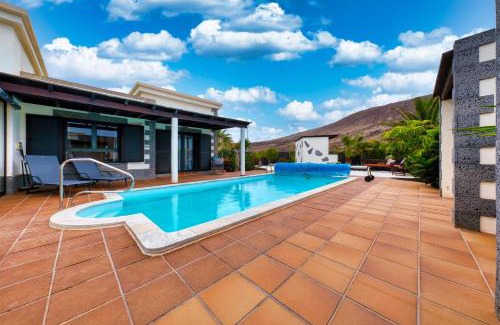 Playa Blanca House | Endless Summer - Private Pool and BBQ by Lanzarote Vacation Homes