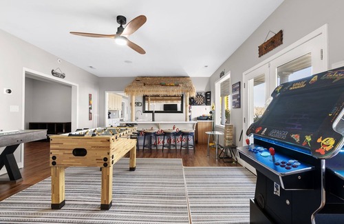 Timber Creek House | 🌅 Endless Summer-Sleeps 36-Movie Theater/Hot Tub/Game Room/New Boathouse 🌅