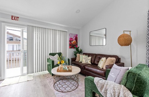 Huntington Beach House | Endless Sunset- Near Beach Surf and Pet Friendly