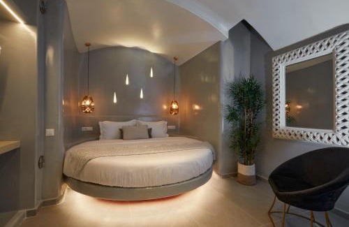 Fira Apartment | Endless Traditional Houses
