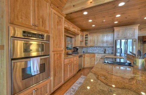 Mineral Bluff Cabin | Endless Views~ Hot Tub ~ Movie Theater ~ Firepit