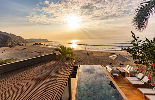Santa Maria Huatulco Villa | Endless Views | Beachfront Home + Infinity Pool