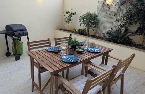 Qala House | "Endor" Apartment on ground floor with backyard