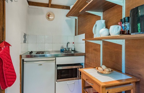 New Forest District Cottage | ENDYMION, pet friendly, with open fire in Linwood