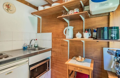 New Forest District Cottage | ENDYMION, pet friendly, with open fire in Linwood