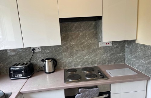 Highlands Apartment | Enfield City Apartment Retreat - Sleeps 5