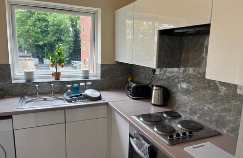 Highlands Apartment | Enfield City Apartment Retreat - Sleeps 5