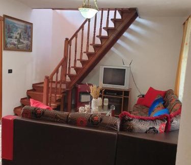 Lezhe Villa | Eni's Villa, 5km From Shengjini Beach
