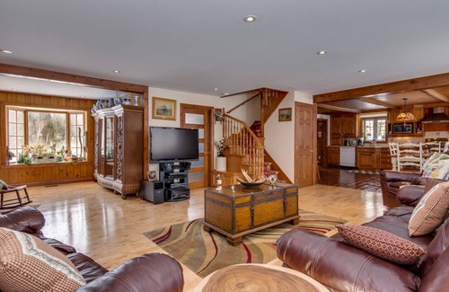 Huberdeau Ski Chalet | Enjoy a beautiful setting at Chalet Beau Bois