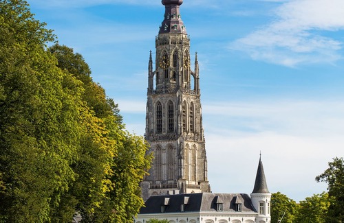 Raamsdonksveer Apartment | Enjoy a comfortable and versatile stay in Raamsdonksveer with a private bathroom, air conditioning.